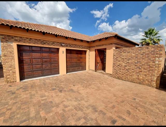 3 BEDROOM TOWNHOUSE FOR SALE IN KOOKRUS
